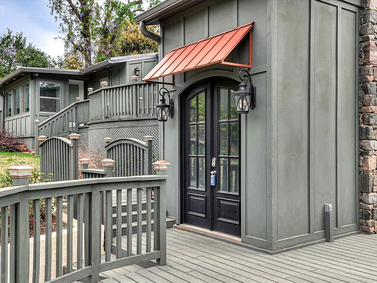 Front entrance deck