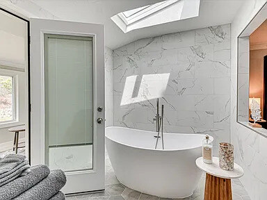 Second bath with skylights and tub