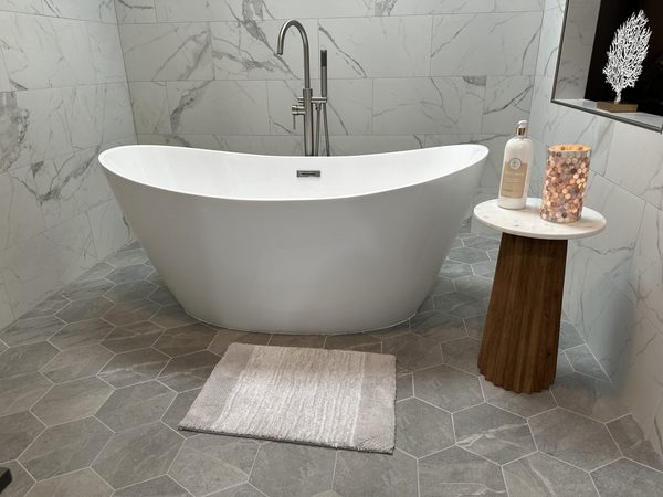 Master bath soaking tub