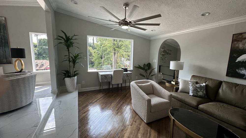 Sitting room with hardwood floors